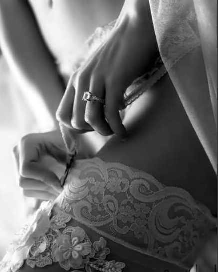 “There are souls that own our longing... about to trigger so many spasms... ” Amante de las letras.