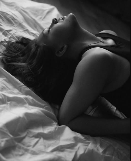 "There are desires that burn beneath the sheets... ” Amante de las letras.