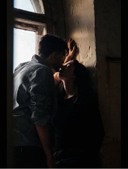 A Woman Who Truly Loves You Does These 6 Things