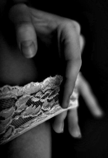 "There are desires that peek.... causing copious rain in our body... ” Amante de las letras. . .