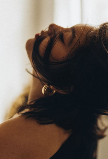 "Because hearts know no distance... just heartbeats to speed up the pulse... ” Amante de las letras. . .