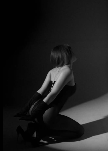 "Because there are nights when the longing can't be contained... so much wet dreams are not enough... ” Amante de las letras. . .